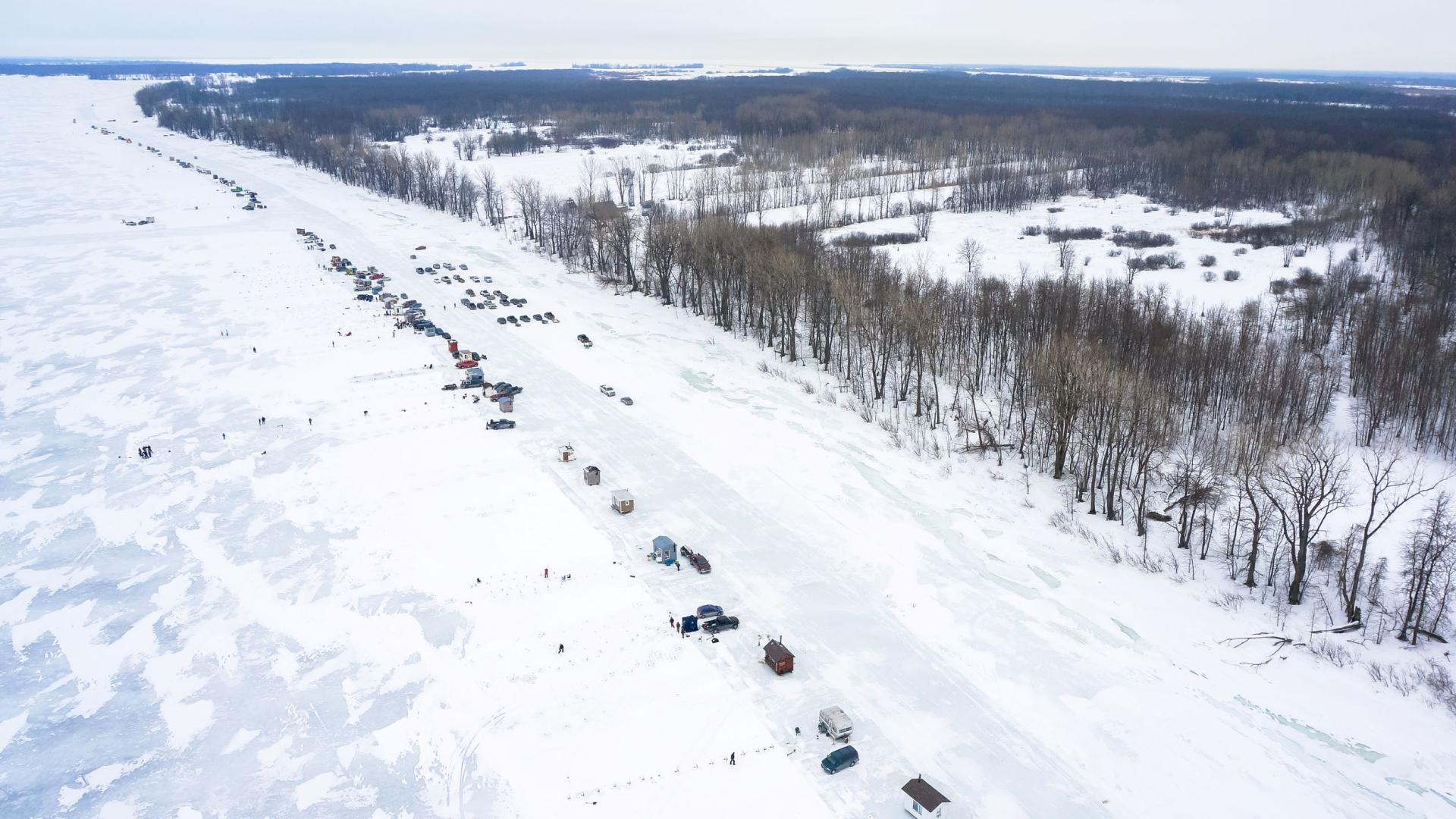 Pêchez plusieurs espèces de poissons peuplant le lac St-Pierre, même en hiver!